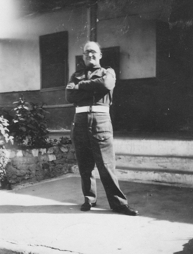Ο Άλμπερτ Μέλτσερ στο Κάιρο το 1947