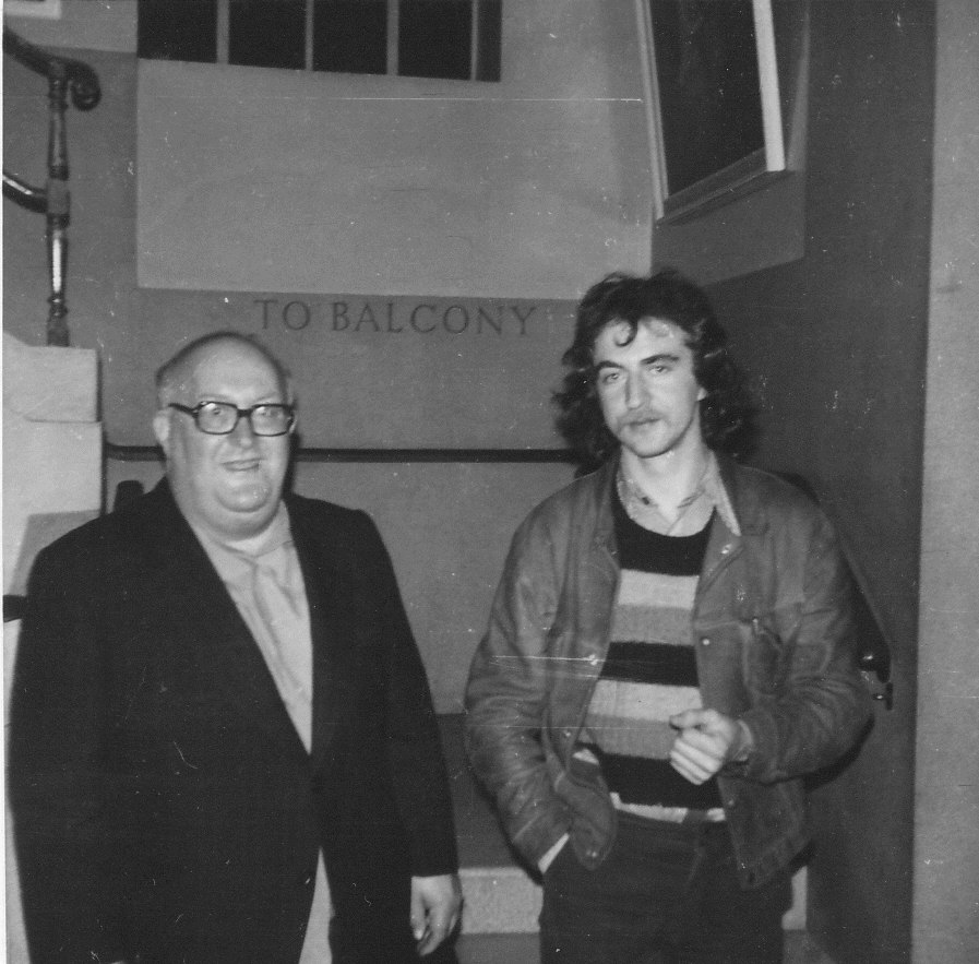 Ο Άλμπερτ Μέλτσερ με τον Στιούαρτ Κρίστι στο Λονδίνο το 1975