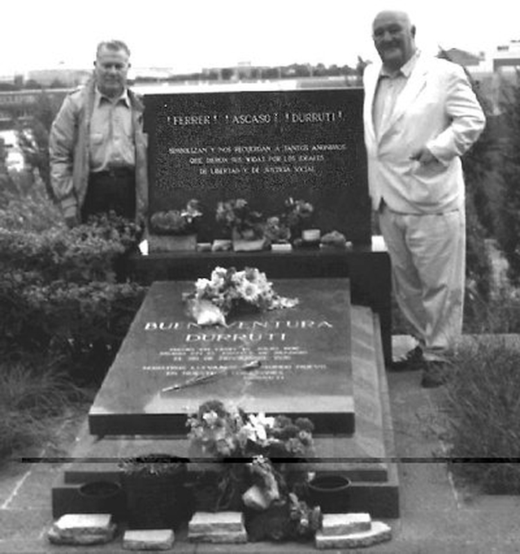 21 Federico Arcos and Albert Meltzer at Durruti's grave